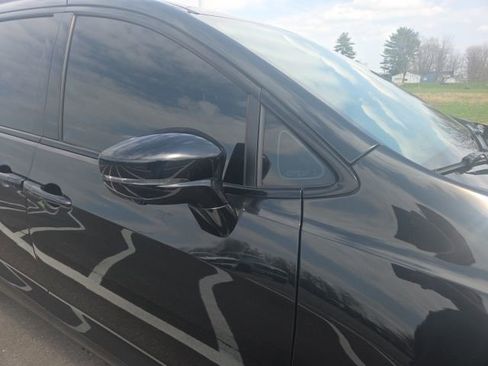 Used 2023 Chrysler Pacifica Limited w/ Uconnect Theater Family Group image 6