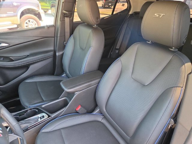 Used 2025 Buick Encore GX Sport Touring w/ Experience Buick Package FWD image 21