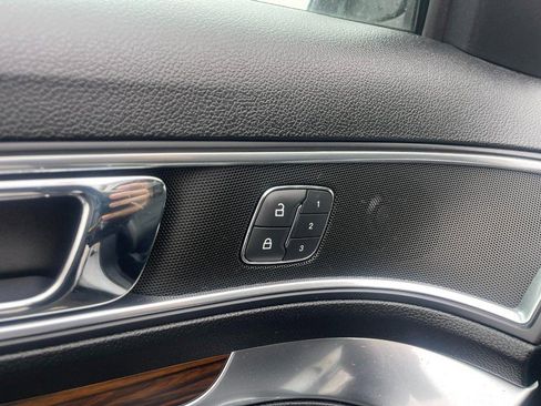 Used 2019 Ford Explorer Limited image 20