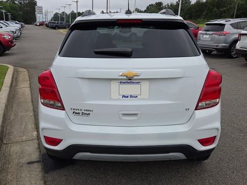 Used 2019 Chevrolet Trax LT w/ LT Convenience Package AWD/4WD image 11
