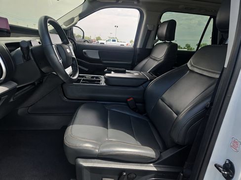 Used 2025 Ford Expedition Active AWD/4WD image 8