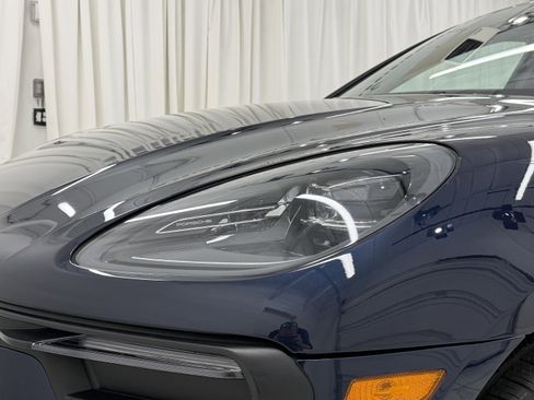 Certified 2022 Porsche Macan image 17