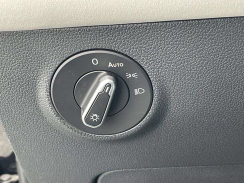 New 2026 Volkswagen Taos SE FWD image 18