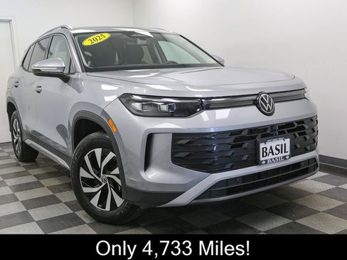 Used 2025 Volkswagen Tiguan S AWD/4WD image 2