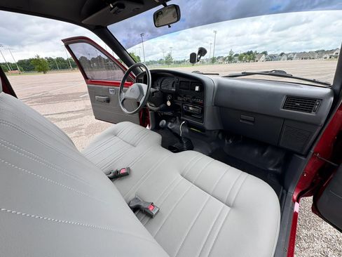 Used 1994 Toyota Pickup 2WD Regular Cab image 15