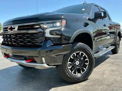 Used 2025 Chevrolet Silverado 1500 ZR2 w/ Technology Package AWD/4WD image 3
