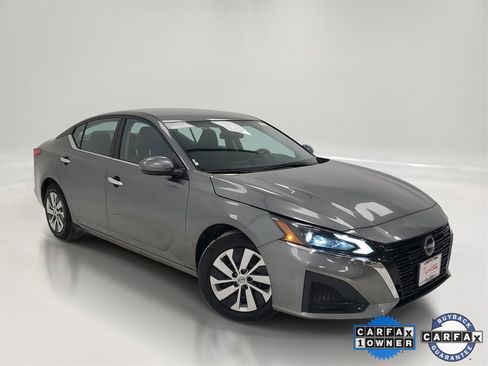 Used 2023 Nissan Altima 2.5 S image 1