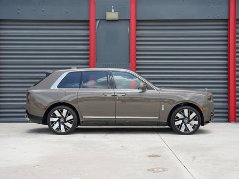 Used 2025 Rolls-Royce Cullinan AWD/4WD image 14