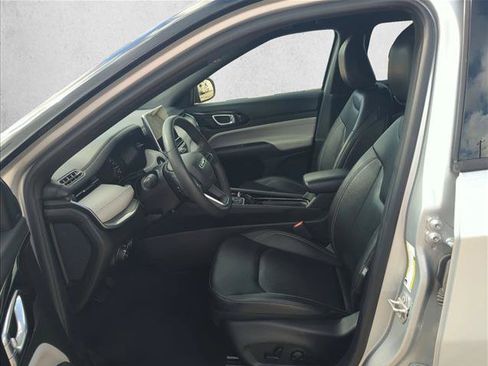 Used 2025 Jeep Compass Limited AWD/4WD image 15