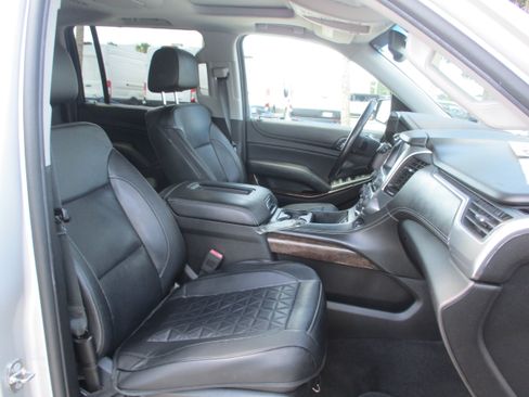Used 2018 Chevrolet Suburban LT RWD image 15