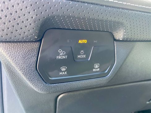 Used 2024 Volkswagen Atlas SE image 21