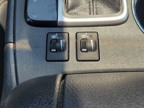 Used 2019 Toyota Highlander XLE AWD/4WD image 37