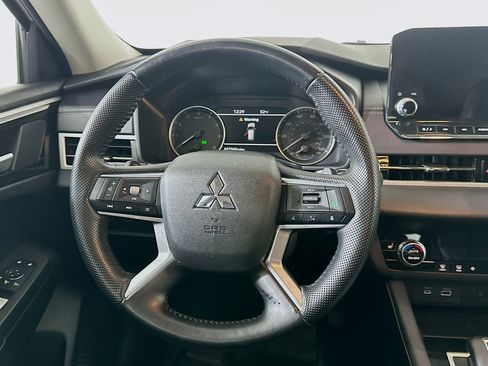 Used 2024 Mitsubishi Outlander SE image 18