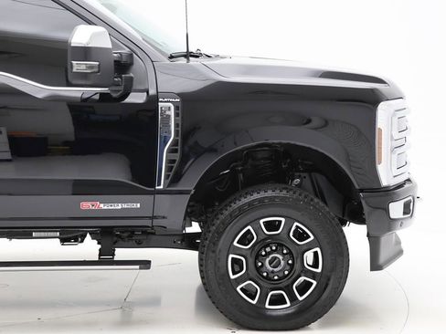 Used 2025 Ford F250 Platinum w/ Platinum Plus Package image 4