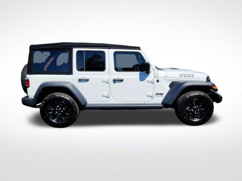 Used 2023 Jeep Wrangler Willys image 8