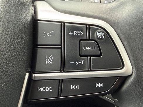 Certified 2024 Toyota Highlander XLE AWD/4WD image 27