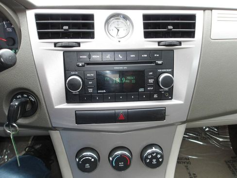 Used 2010 Chrysler Sebring Touring FWD image 16