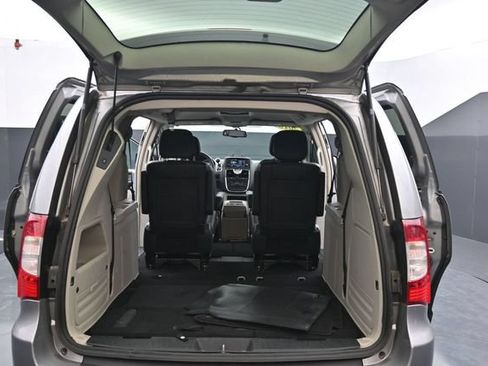 Used 2016 Chrysler Town & Country Touring w/ Driver Convenience Group FWD image 25