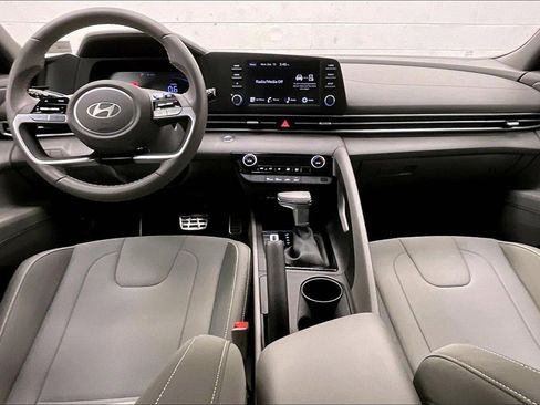 Certified 2025 Hyundai Elantra Sport image 13