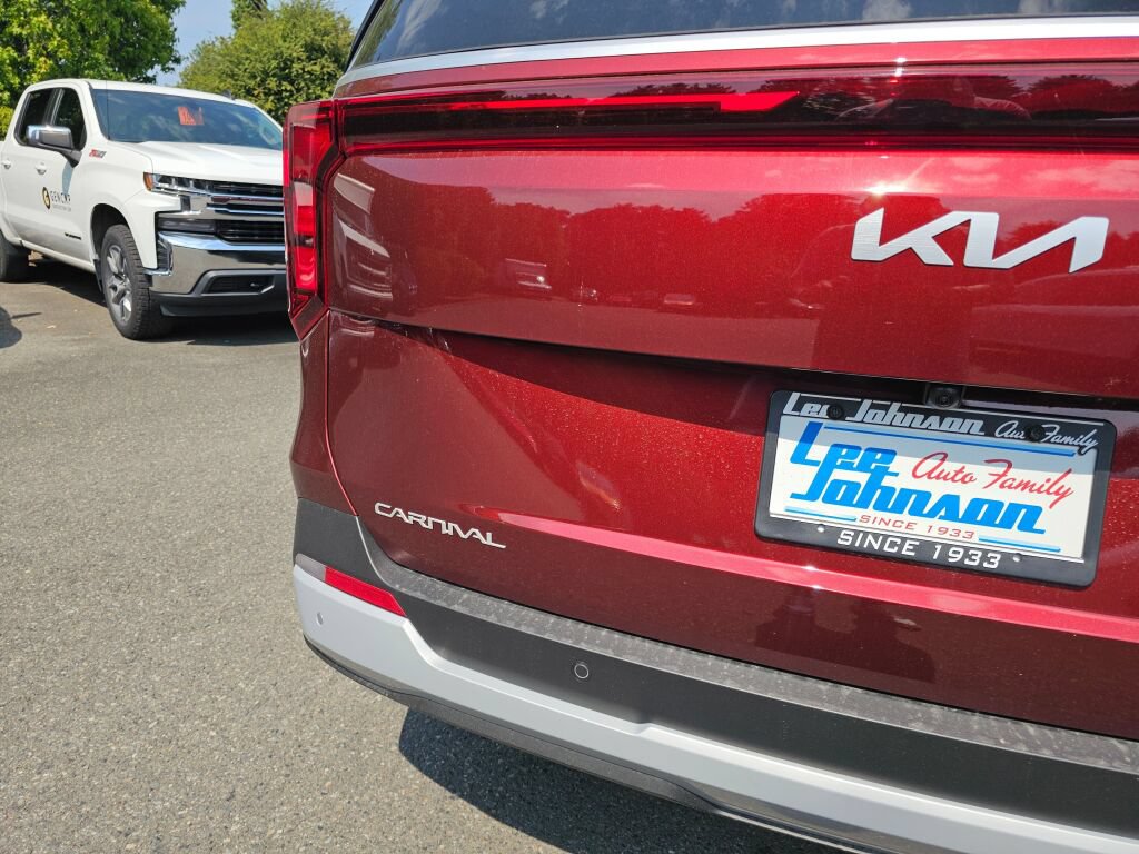 New 2026 Kia Carnival EX FWD image 26