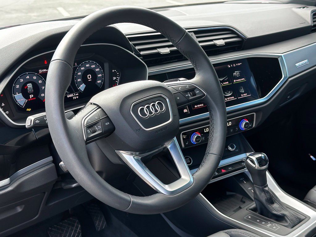 Used 2025 Audi Q3 2.0T Premium AWD/4WD image 12