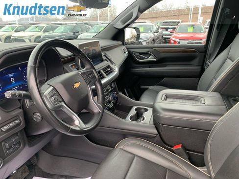Used 2024 Chevrolet Suburban Premier image 19