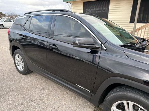 Used 2018 GMC Terrain SLE w/ Driver Convenience Package image 10