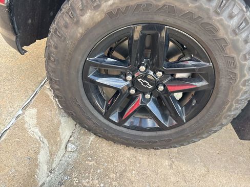 Used 2020 Chevrolet Silverado 1500 LT Trail Boss image 5