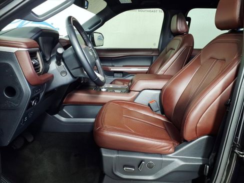 Used 2023 Ford Expedition Limited image 7