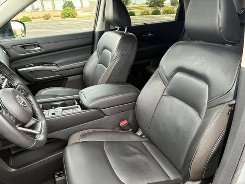 Used 2022 Nissan Pathfinder SL FWD image 13