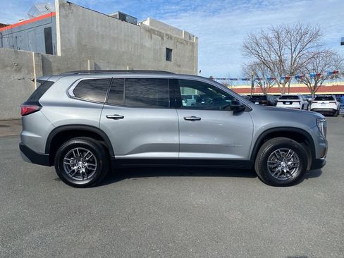 Used 2025 GMC Acadia Elevation image 5
