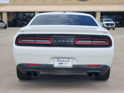 Used 2016 Dodge Challenger R/T RWD image 8
