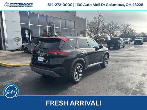 Used 2023 Nissan Rogue SV image 4