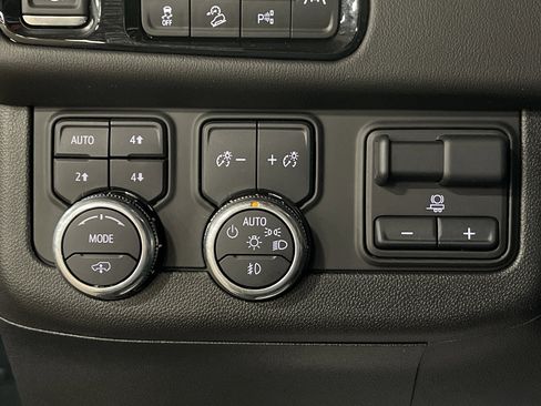 Used 2025 GMC Yukon XL AT4 w/ AT4 Premium Plus Package image 22