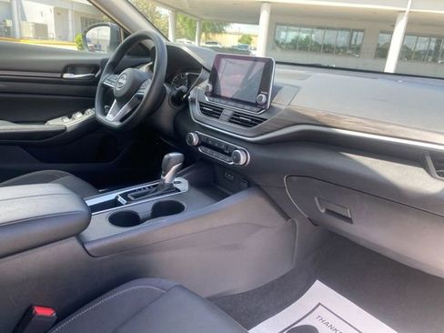 Used 2025 Nissan Altima 2.5 SV FWD image 36
