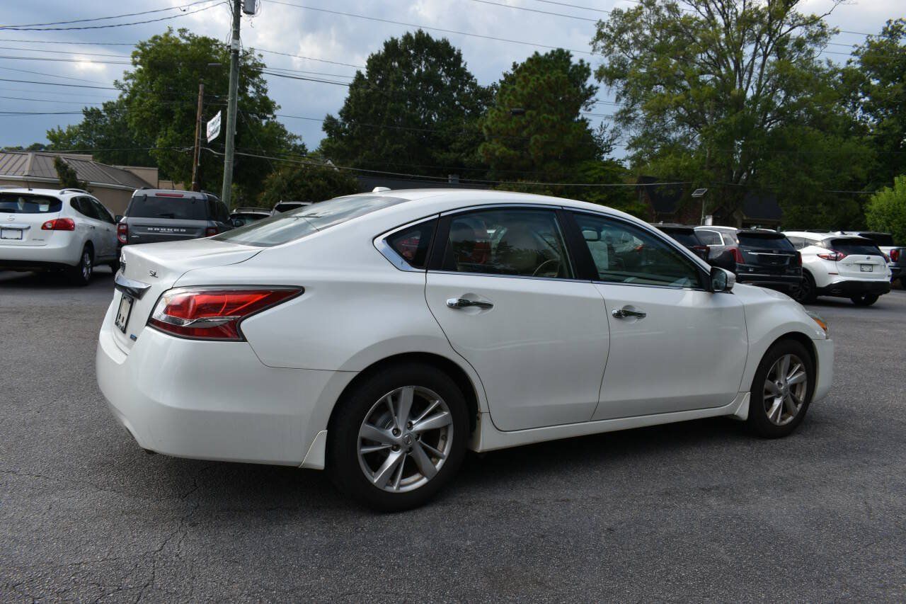 Used 2014 Nissan Altima 2.5 SL w/ Technology Package FWD image 2