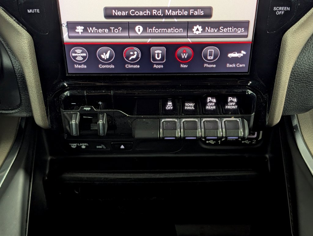Used 2019 RAM 1500 Laramie AWD/4WD image 16