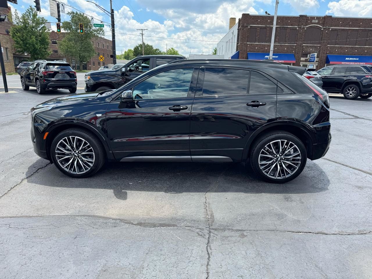 Used 2025 Cadillac XT4 Sport AWD/4WD image 8