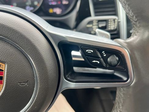 Used 2018 Porsche Macan Sport Edition image 16