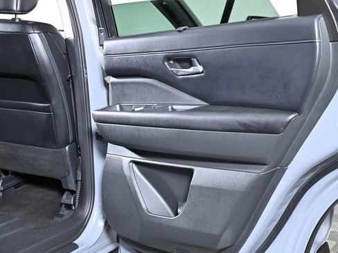 Certified 2024 Nissan Pathfinder SL image 27