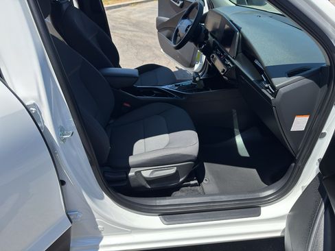 Used 2025 Kia Niro LX FWD image 22