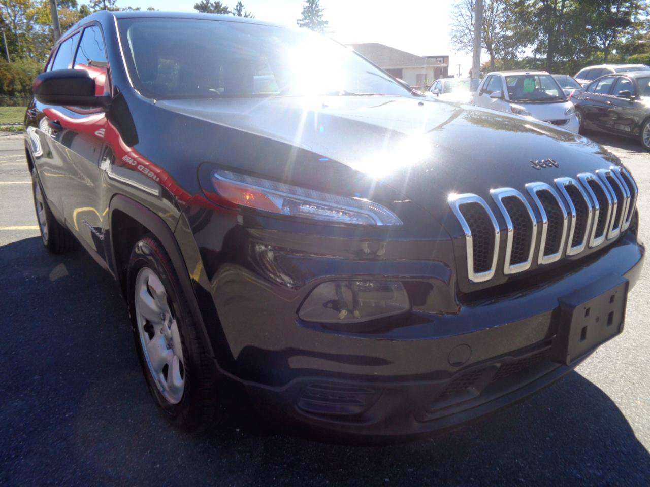 Used 2015 Jeep Cherokee Sport FWD image 14