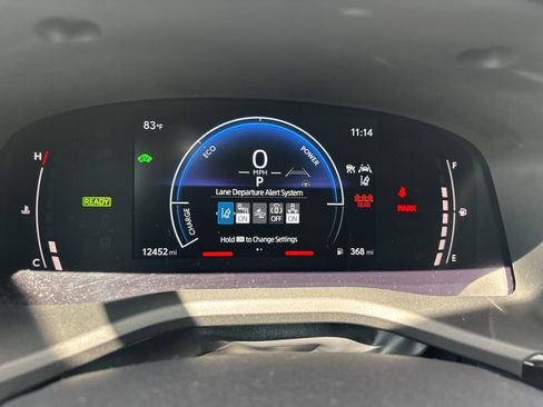 Used 2025 Toyota Camry SE FWD image 9