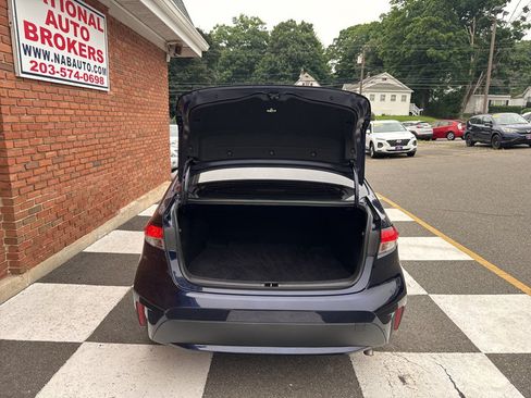 Used 2022 Toyota Corolla LE FWD image 32