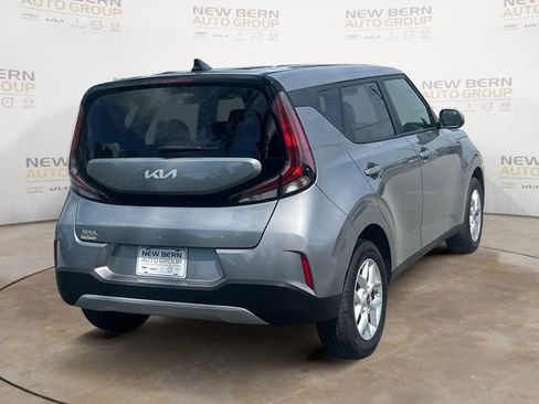 Used 2025 Kia Soul LX w/ LX Technology Package FWD image 5