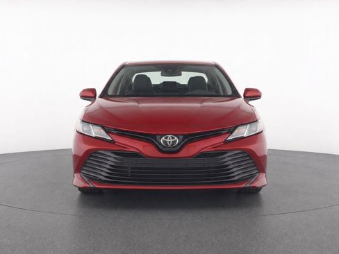 Used 2018 Toyota Camry LE FWD image 5