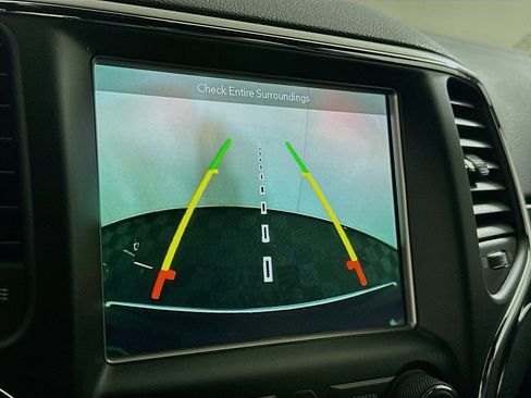 Used 2018 Jeep Grand Cherokee Limited image 22