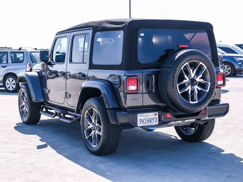 Used 2024 Jeep Wrangler Unlimited AWD/4WD image 6