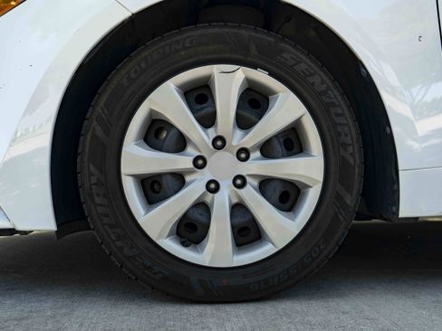 Used 2022 Toyota Corolla LE FWD image 14
