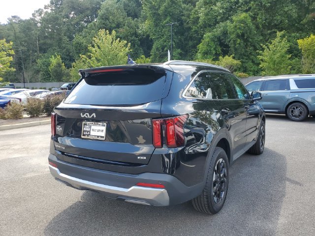 Certified 2025 Kia Sorento S AWD/4WD image 4